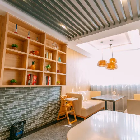 Qingmu Chain Hotel (Ma'an Shandong Railway Station Hongxing Meikailong RT-Mart)