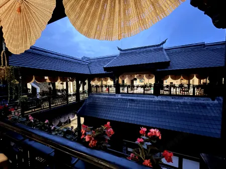 JingLangYaJu Guesthouse Отели рядом с достопримечательностью «Zunyi Ocean World»