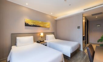 Starway Hotel (Beijing Guangqumenwai Metro Station)