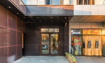 Starway Hotel (Beijing Guangqumenwai Metro Station)