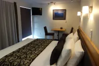 Parakai Springs Lodge Hotels in Parakai