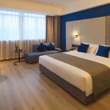 Lanou Hotel (Yuhuan Nanpu Road Wanda Plaza store)