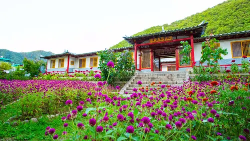 Sandaohe Korean Folk Village - Mountain view