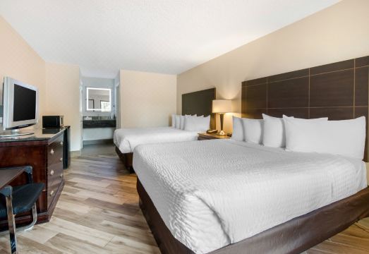 Clarion Suites Kissimmee-Orlando Maingate Over view