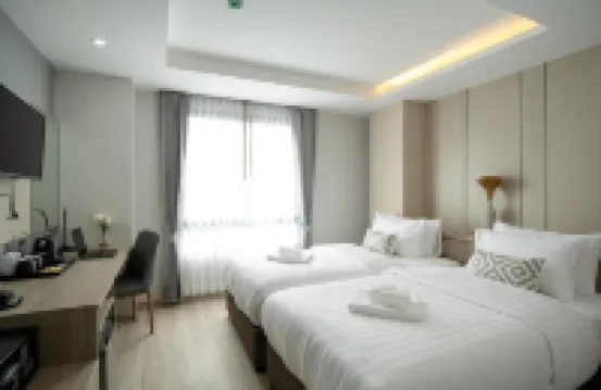 The Riski Hotel at Bangphlat Station Hotels near Kiak Kai Pier