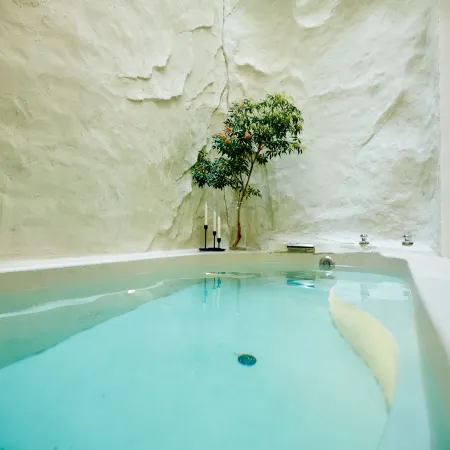 Yuequan Santorini Cave Hot Spring Villa (Jiangmen Taishan Yihe Hot Spring City)