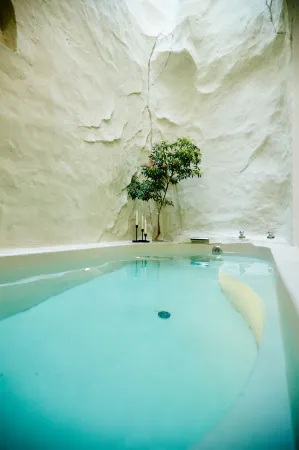 Taishan Yuequan Santorini Cave Hot Spring Villa