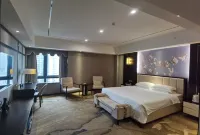 Zhuangyue Life Hotel (Wuhan Lanjiang Road Subway Station Shimao Jinxiu Changjiang Branch)