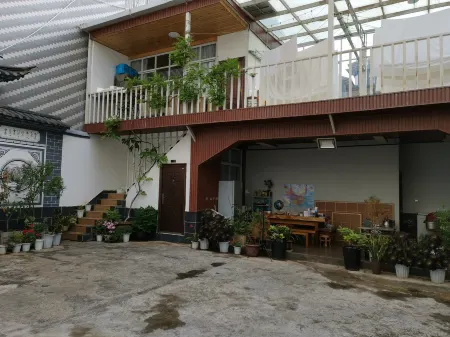 Wuyuan Family Hotel Отели рядом с достопримечательностью «Fengyuzhen»