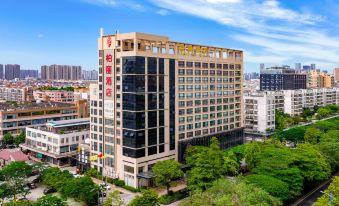 A tall building with a scenic city view is highly desirable at Park Lane Hotel (Foshan Shunde Lecong)