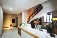 Daocheng Aden Danzeng Five Color Hotel