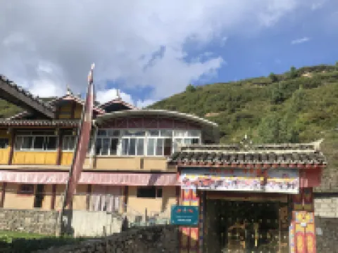 Songpan Linyun Mountain Residence Hotels near Jiuzhai Huanglong Airport