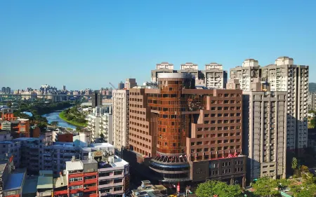 Monarch Plaza Hotel Отели рядом с достопримечательностью «Yuan Ze University»