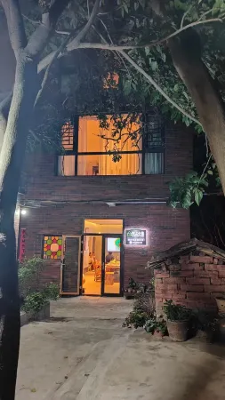 residence in the village Отели рядом с достопримечательностью «Xinan Park (Southwest Gate)»