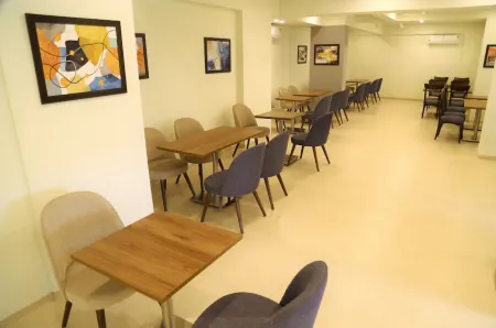 Starlit Suites Shirdi Отели рядом с достопримечательностью «Shree Saibaba Sansthan Trust, Shirdi»