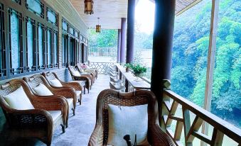 Qingcheng Mountain Yujian Forest Private Soup Homestay