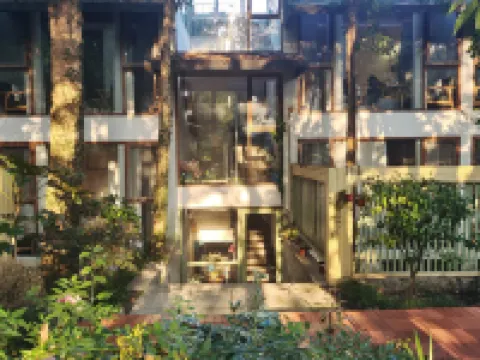 Hangzhou Lanshu Garden (Xihu Scenic Area Zoo) โรงแรมใกล้หอคอยราชวงศ์ฮั่น