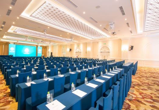 멀펄르 달랏 호텔의 고급스러운 실내 수영장 사진