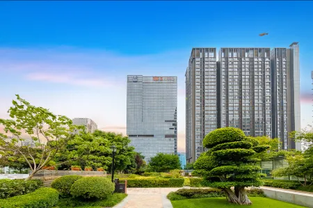 Luxe DongyueLi Suite Hotel Отели рядом с достопримечательностью «Chengdu Research Base of Giant Panda Breeding»