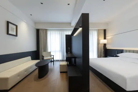 E·HOTEL  (Nanjing South Railway Station) Отели рядом с достопримечательностью «CPC Nanjing Committee Party School»