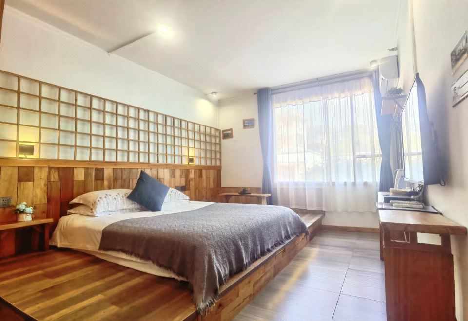 Wooden Lodge · Factory Hotel (Guilin) - Housity