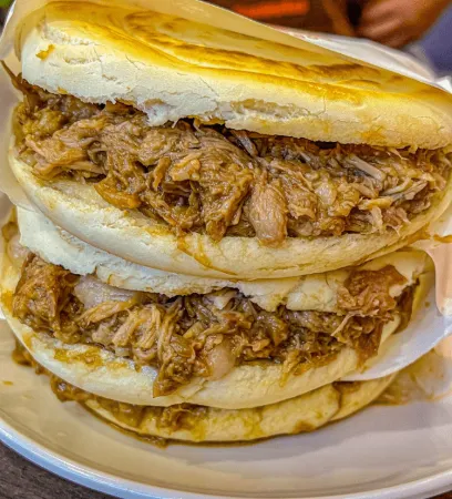 Sanyuan Tengyuan Hotel Отели рядом с достопримечательностью «Sanyuan City God Temple»