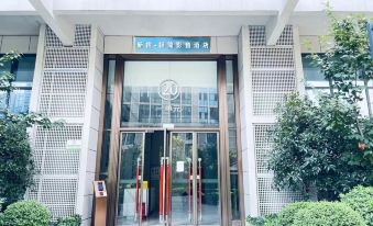 Xinsu Apartment (Heyue Square Branch Tianfu)