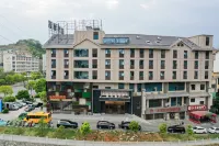 Ruiji Hotel (Yizhang Style Commercial Street) Hotels near Yizhang Baitong Station
