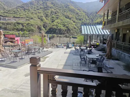 Yanzi Boutique Homestay Отели рядом с достопримечательностью «Baimazhai Village»