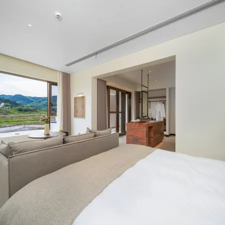 Jiuhua Mountain Spring Field Letter Guesthouse