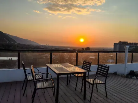 Jian Shan Xi Mei Su (Huashan Tourist Center Store)