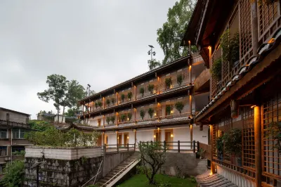 Floral Hotel·Phoenix Perch Lodge Hotel Mingcheng Relic Site 주변 호텔