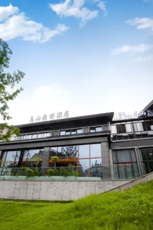 Emeishan Jian Shan Forest Hotel Отели рядом с достопримечательностью «Jiulao Cave»