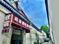 Gulou Holiday Inn - غرفة مطلة على الجبل