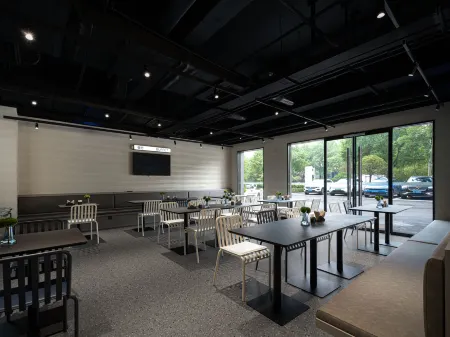 Atour Light Hotel, Qujiang Campus of Xi'an University of Technology , Datang Everbright City, Xi'an Отели рядом с достопримечательностью «Xi'an University of Technology (West Area)»