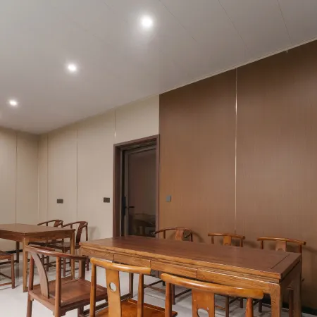Luoyang Yunlai Hotel (Old Town Center Lijingmen Cross Street)