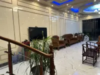 Pingle Royal Marina Hotel