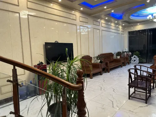 Pingle Royal Marina Hotel