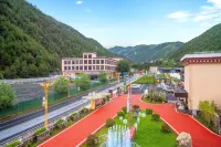 Muya Zangzhai Grand Hotel - Parking