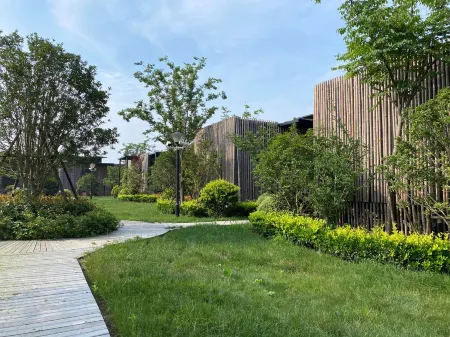 Linjia Campsite Отели рядом с достопримечательностью «Shanghai Village»