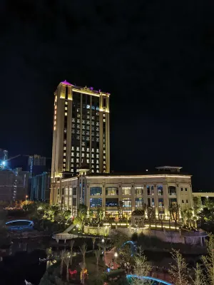 Kunming Chenggong Venice Hotel (Langqiao Yangguang Shopping Park Store) Hotels near Yunnan University of Finance and Economics (North Area of Chenggong Campus)