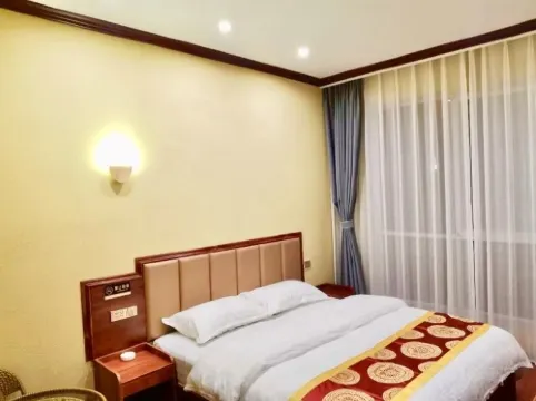 Qujing Tangke Hotel