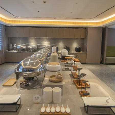 Jifeng Hotel (Korla People's Square)