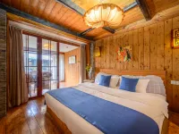 Floral Hotel ·   Zhujiajiao Chayuan Boutique Hotel (Shanghai Zhujiajiao Ancient Town Shop) Отели рядом с достопримечательностью «Парк Ориентал-Лэнд»
