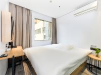 青季酒店MINI(上海外滩豫园老西门地铁站店) - 智享高级大床房