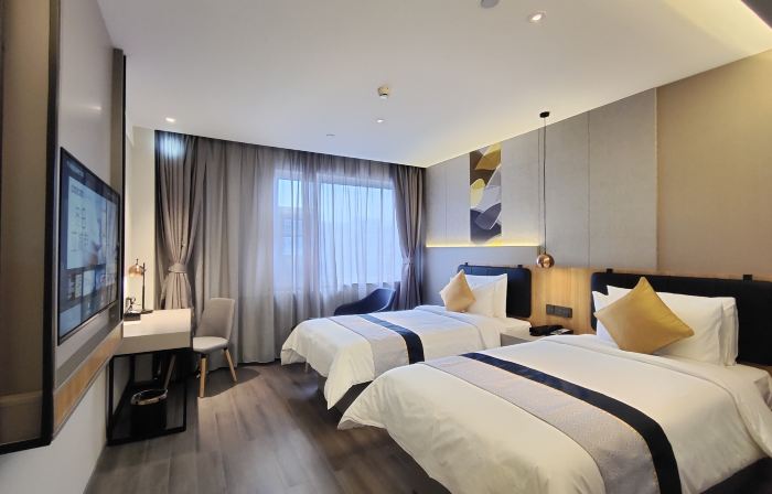 Homeinn Selected Hotel (Pingliang Liuhu Park Greenland Plaza)