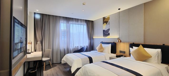 Homeinn Selected Hotel (Pingliang Liuhu Park Greenland Plaza) Ξενοδοχεία στην πόλη Πινγκλιάνγκ