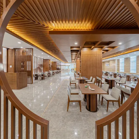 Zhaojun Mountain Villa (Xingshan High-speed Railway Station)