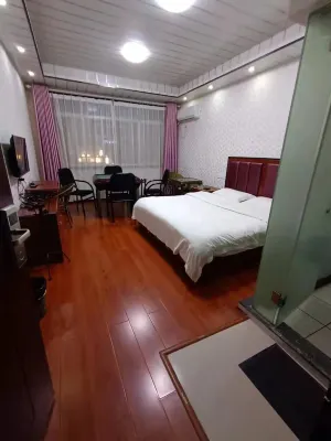 Lixian Brothers Hotel - Parkplatz
