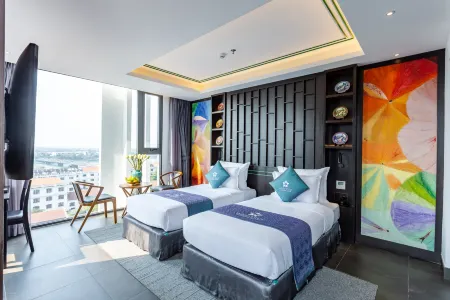 White Lotus Hue Hotel Отели в г. Хью